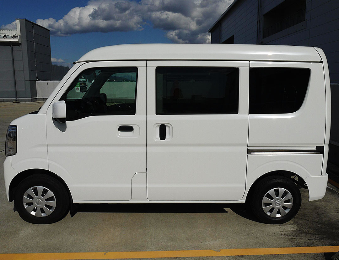 every-wht_ciki2born-01-01-c