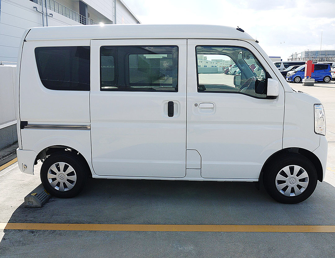 every-wht_ciki2born-01-01-d