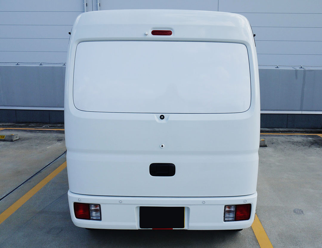 every-wht_ciki2born-01-01-e