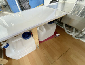 every-wht_ciki2born-01-01-n