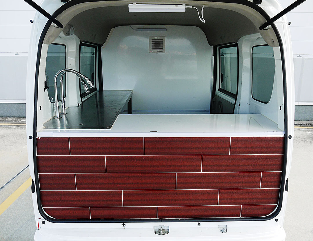 every-wht_ciki2born-01-01-p