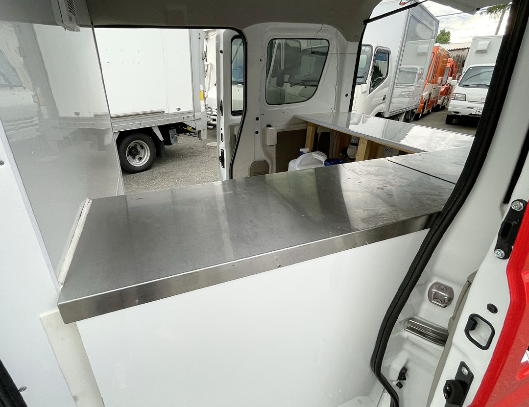 every-wht_ciki2born-01-01-q